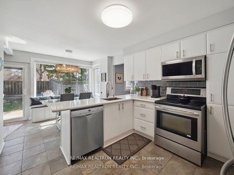 Photo 14 of 53 Peter Andrew Crescent, Vaughan, Brownridge — HOMEH