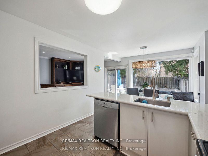Photo 17 of 53 Peter Andrew Crescent, Vaughan, Brownridge — HOMEH