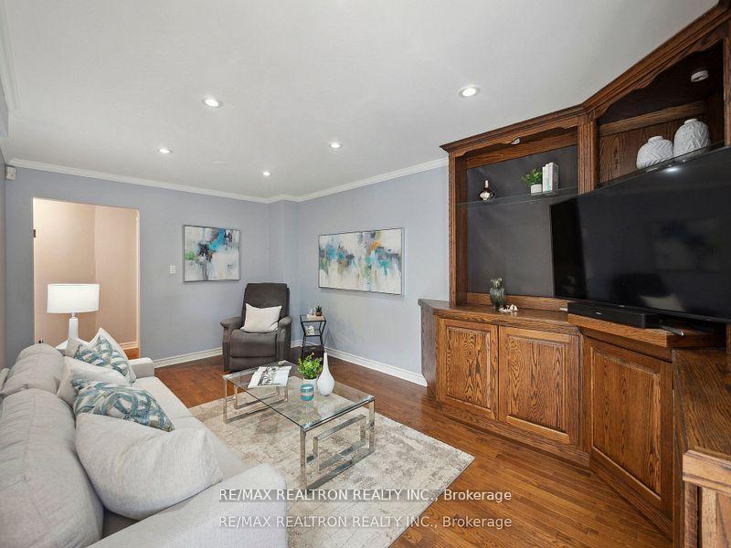 Photo 22 of 53 Peter Andrew Crescent, Vaughan, Brownridge — HOMEH