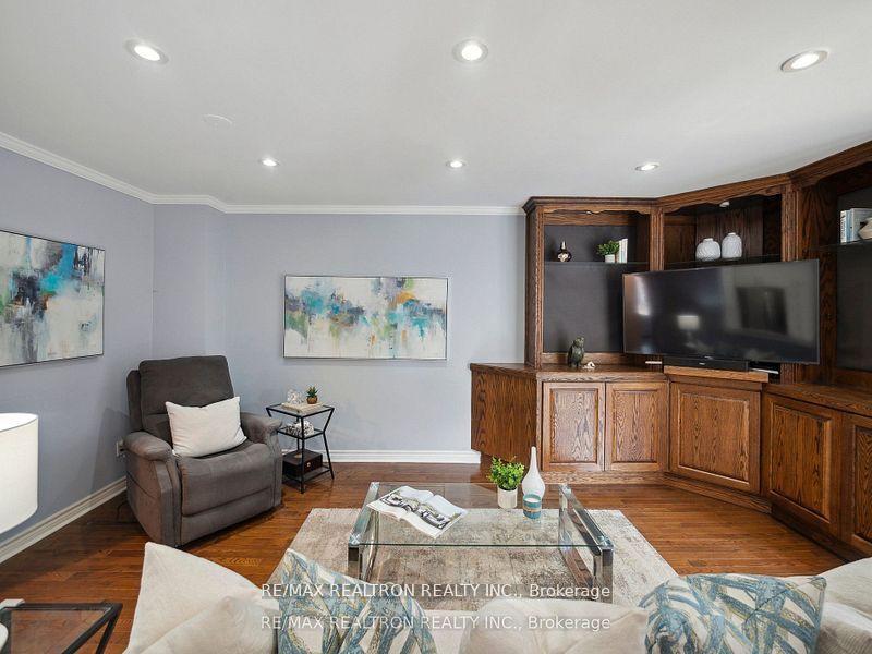 Photo 25 of 53 Peter Andrew Crescent, Vaughan, Brownridge — HOMEH