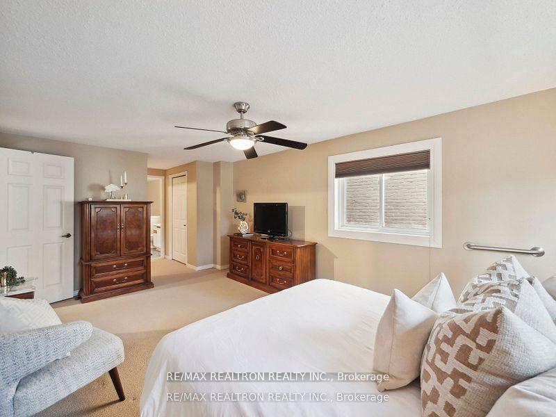 Photo 29 of 53 Peter Andrew Crescent, Vaughan, Brownridge — HOMEH