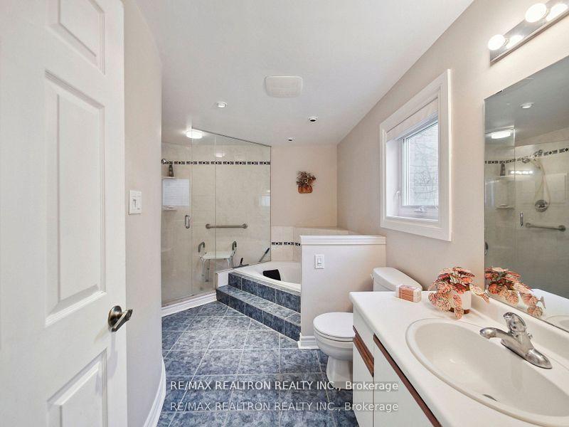 Photo 31 of 53 Peter Andrew Crescent, Vaughan, Brownridge — HOMEH