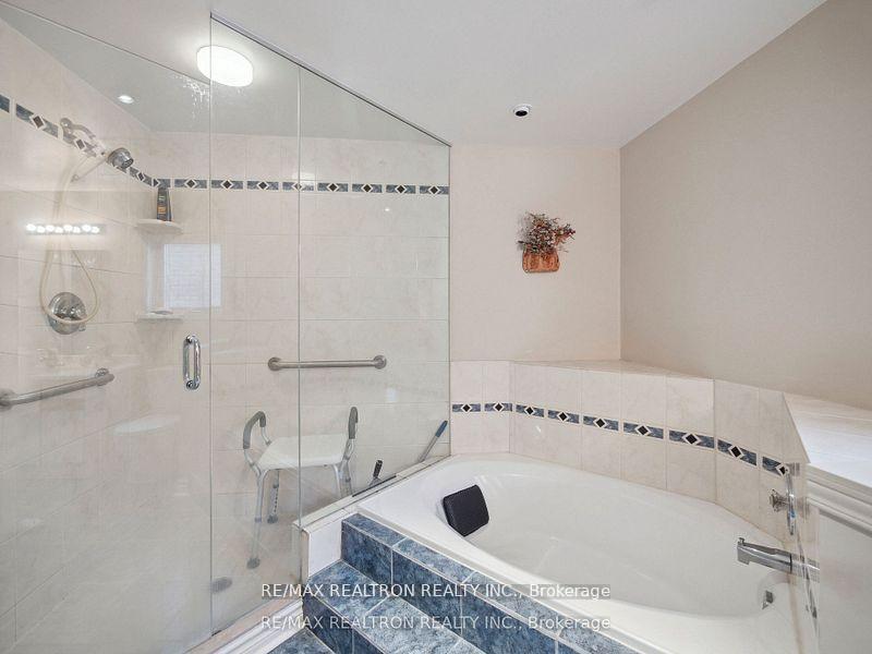 Photo 33 of 53 Peter Andrew Crescent, Vaughan, Brownridge — HOMEH