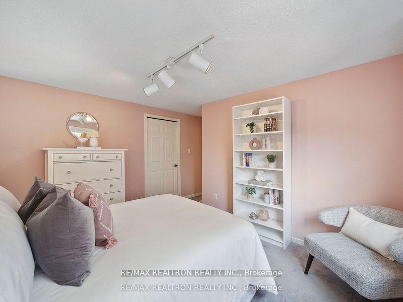 Photo 36 of 53 Peter Andrew Crescent, Vaughan, Brownridge — HOMEH