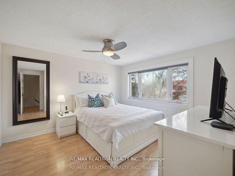 Photo 38 of 53 Peter Andrew Crescent, Vaughan, Brownridge — HOMEH