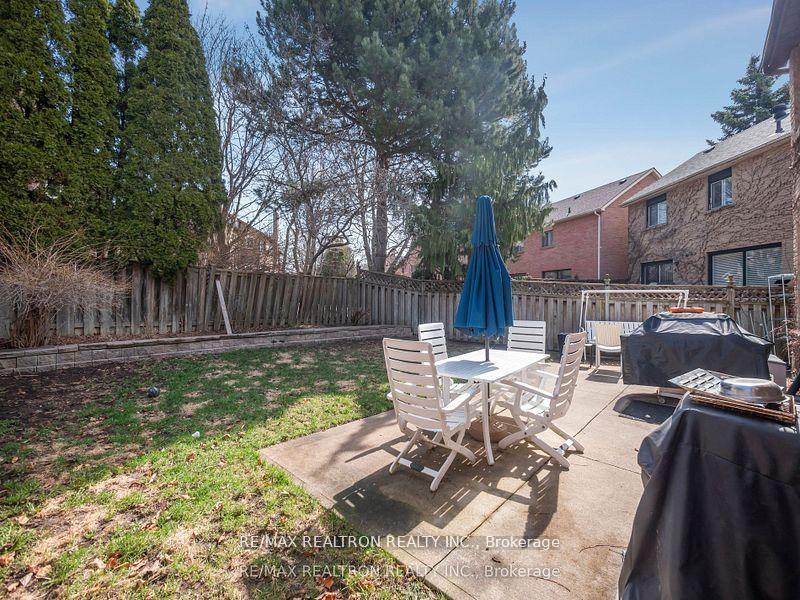 Photo 47 of 53 Peter Andrew Crescent, Vaughan, Brownridge — HOMEH
