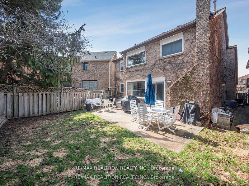 Photo 48 of 53 Peter Andrew Crescent, Vaughan, Brownridge — HOMEH