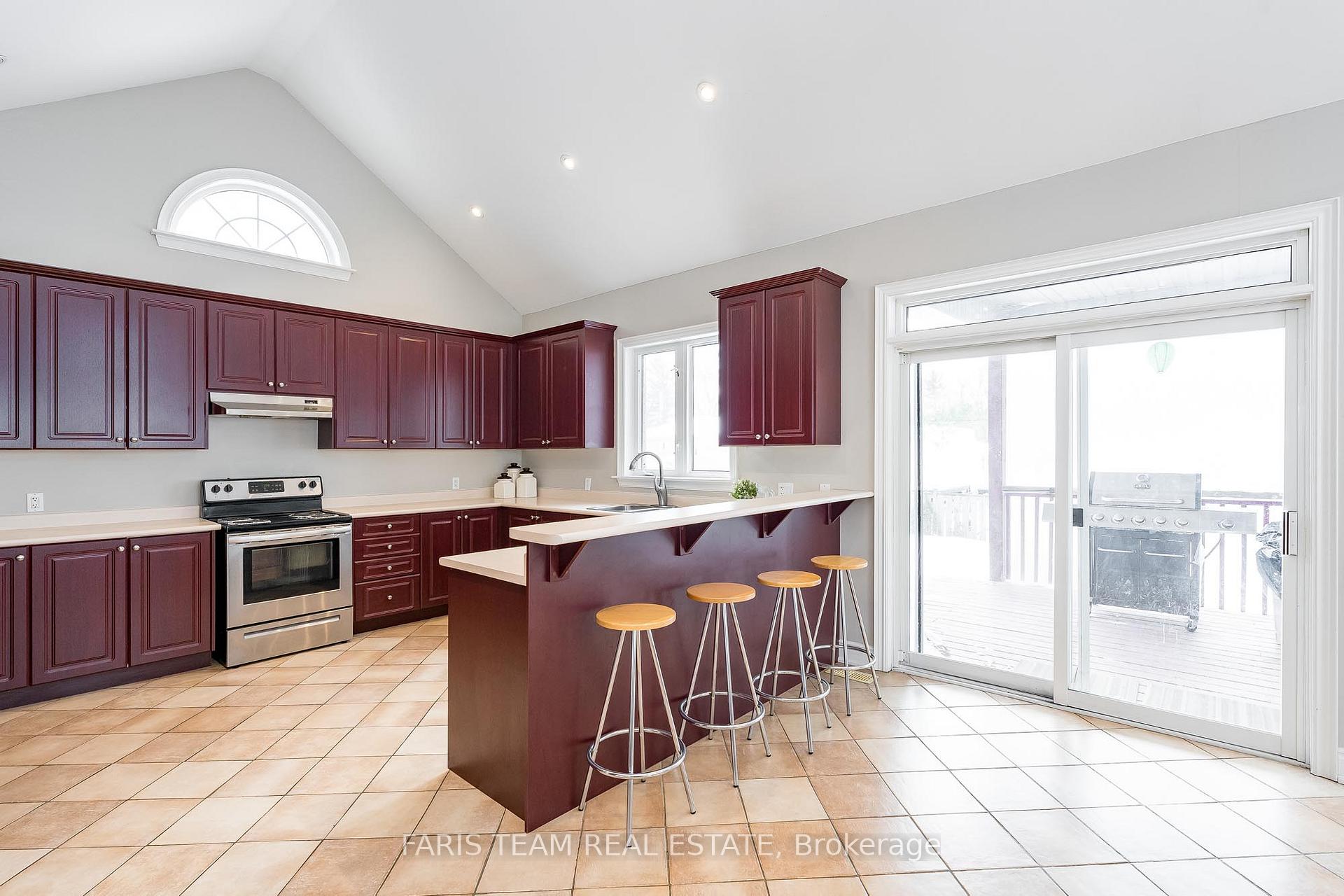 Photo 3 of 8 Elm Drive, Wasaga Beach — HOMEH