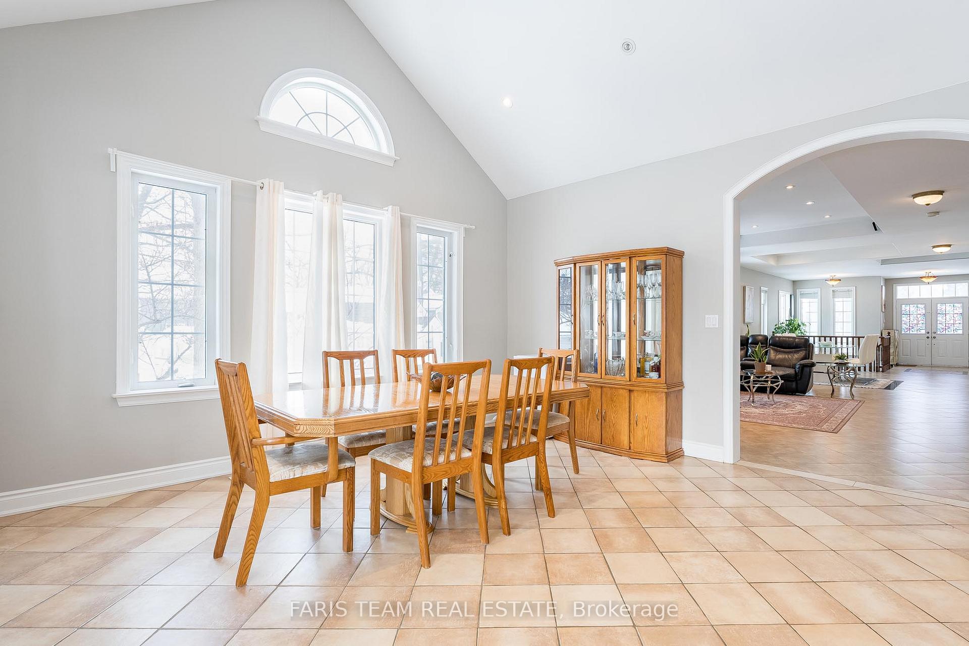 Photo 6 of 8 Elm Drive, Wasaga Beach — HOMEH