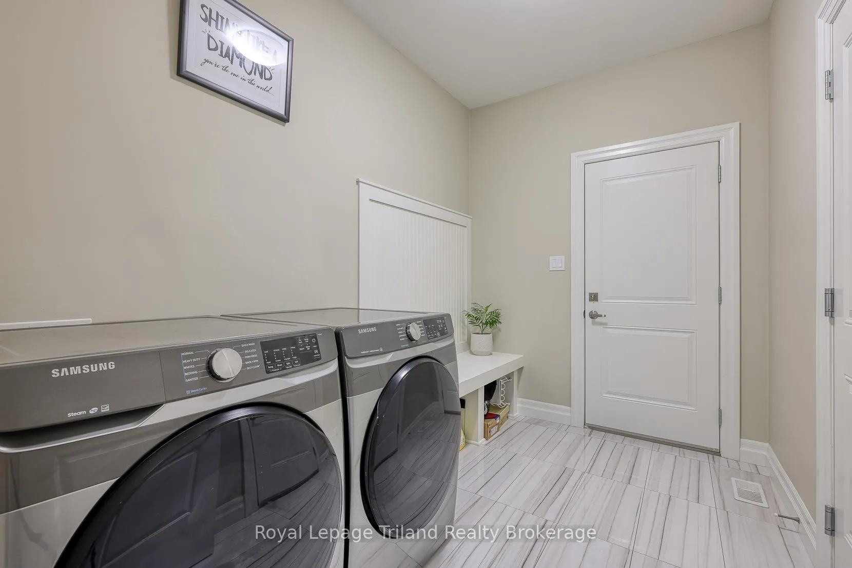Photo 18 of 50 Thames Springs Crescent, Zorra, Thamesford — HOMEH
