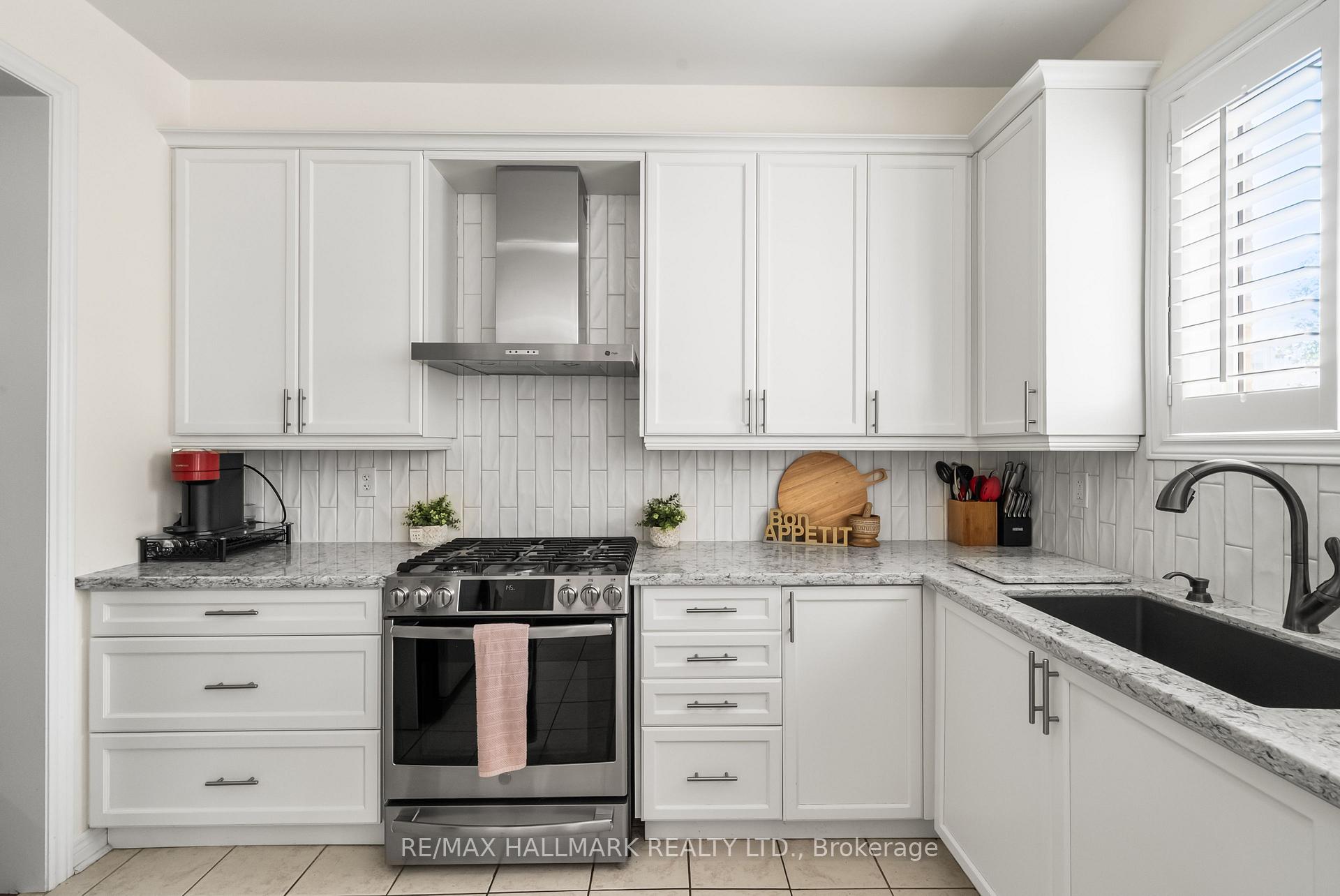 Photo 8 of 95 Rockland Crescent, Whitby, Brooklin — HOMEH