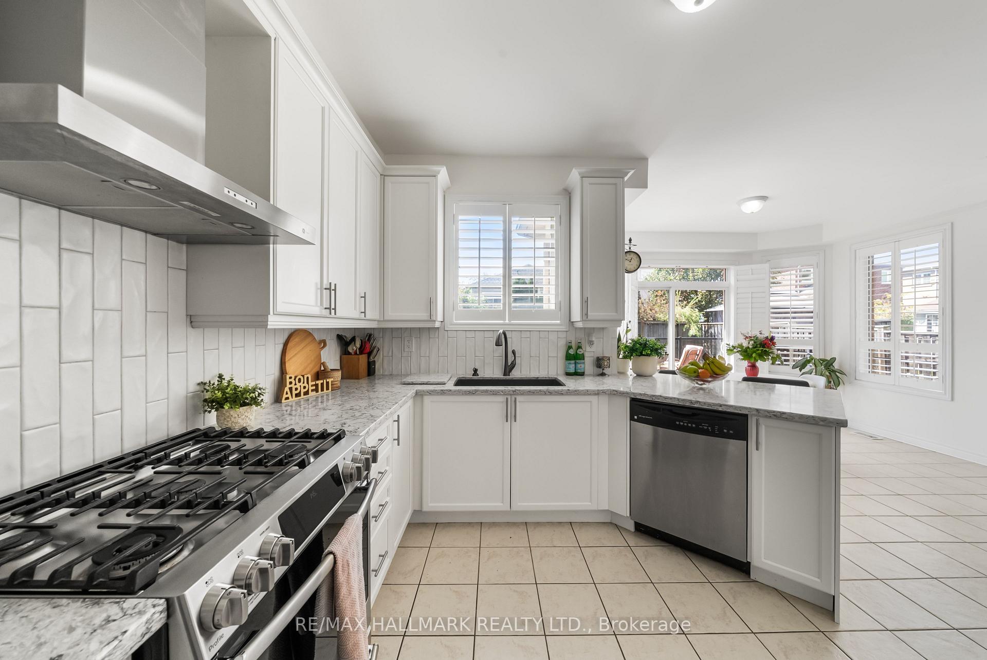 Photo 9 of 95 Rockland Crescent, Whitby, Brooklin — HOMEH