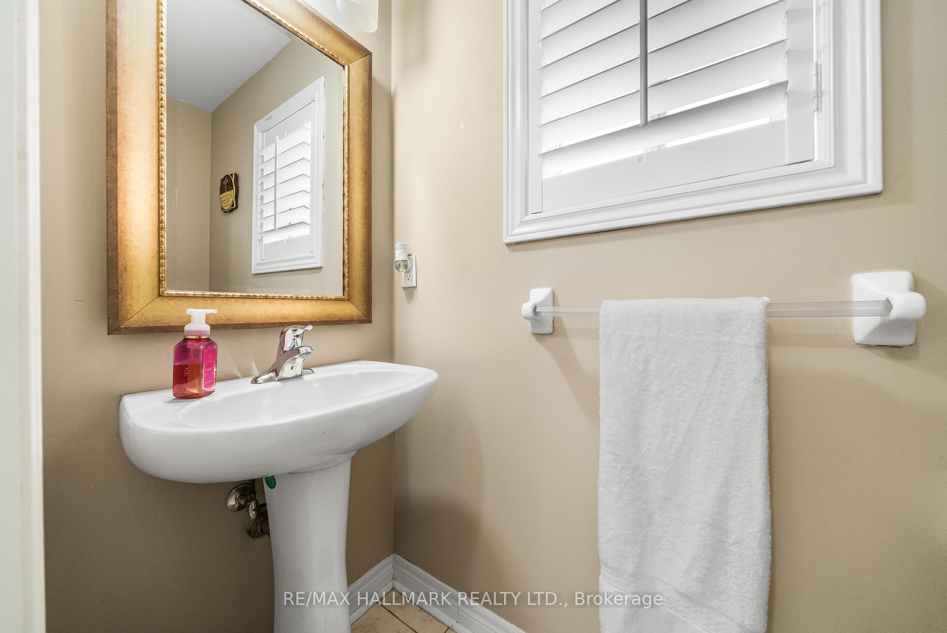 Photo 18 of 95 Rockland Crescent, Whitby, Brooklin — HOMEH