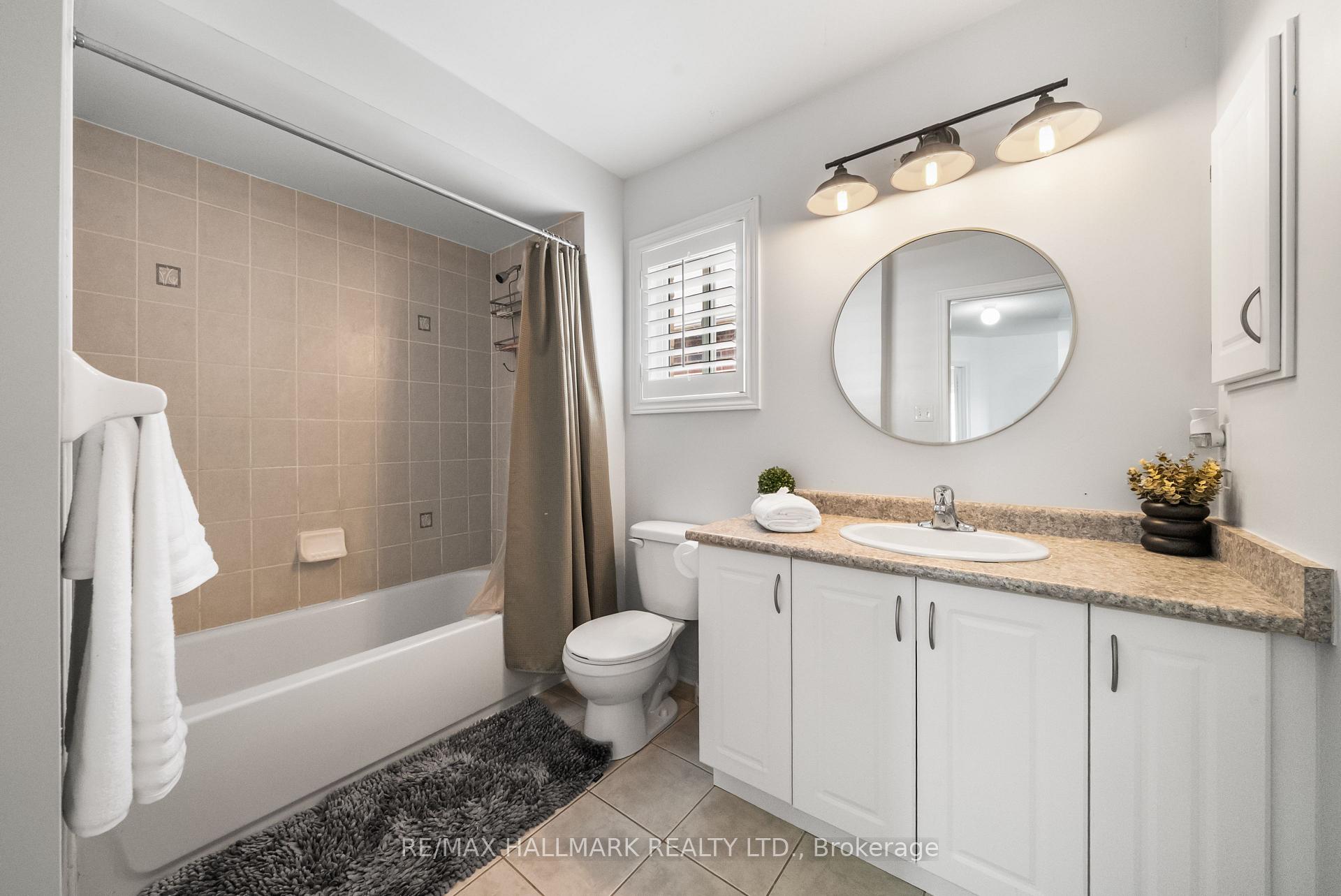 Photo 33 of 95 Rockland Crescent, Whitby, Brooklin — HOMEH