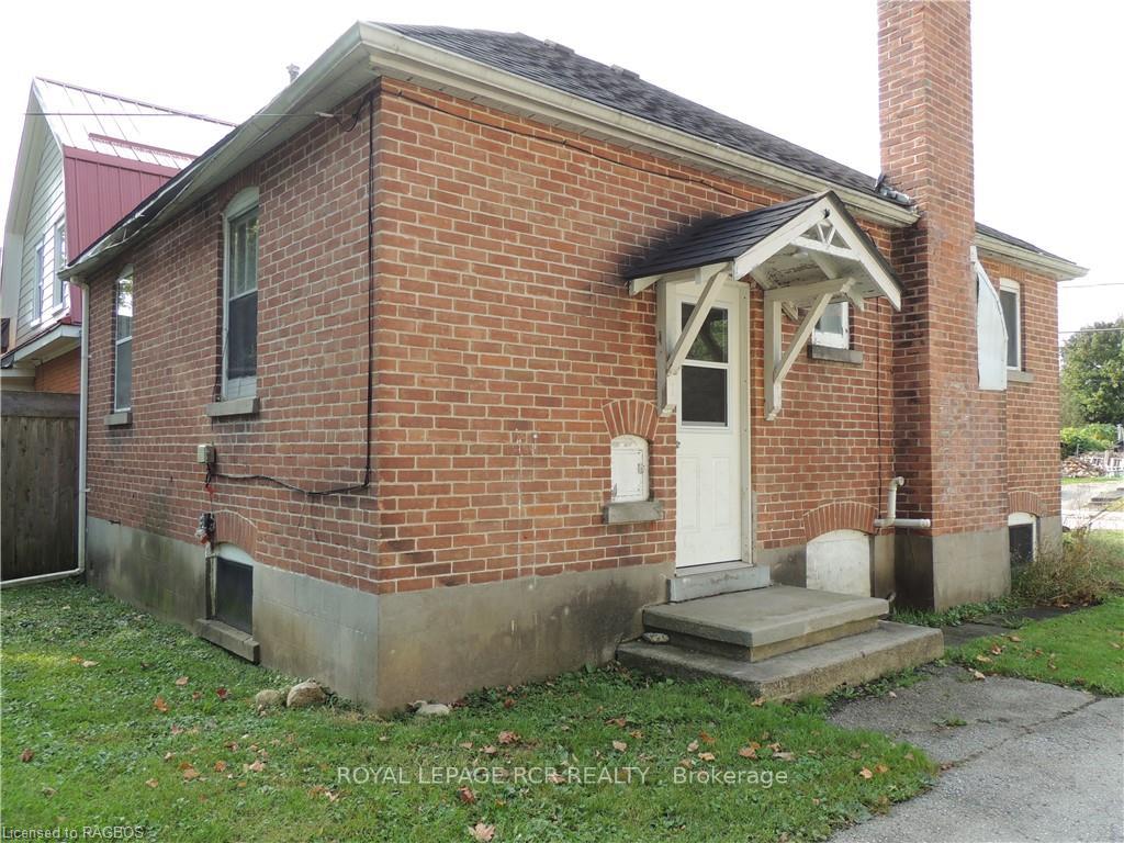 Photo 3 of 151 Countess Street N, West Grey — HOMEH