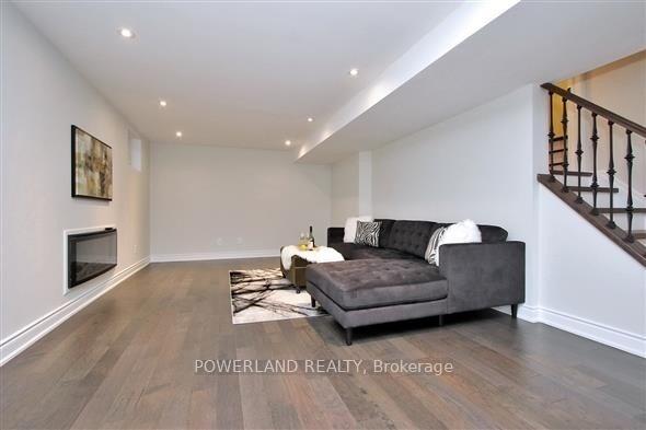 Photo 13 of 36 Nicklaus Drive, Aurora, Bayview Northeast — HOMEH