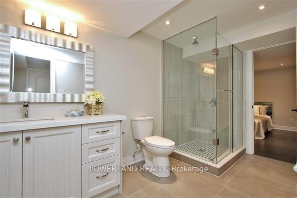 Photo 16 of 36 Nicklaus Drive, Aurora, Bayview Northeast — HOMEH