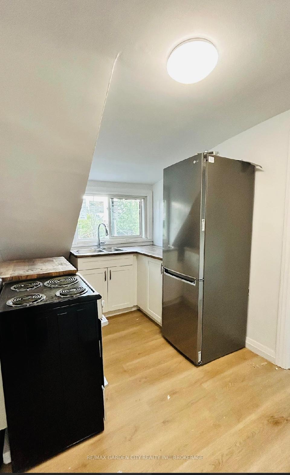 Photo 3 of Unit #UPPER, 99 Beatrice Street, Welland, Lincoln/Crowland — HOMEH