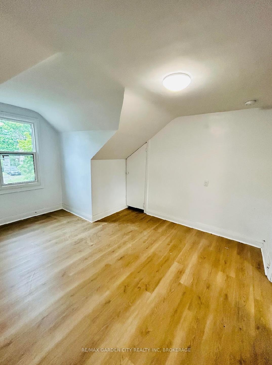 Photo 7 of Unit #UPPER, 99 Beatrice Street, Welland, Lincoln/Crowland — HOMEH