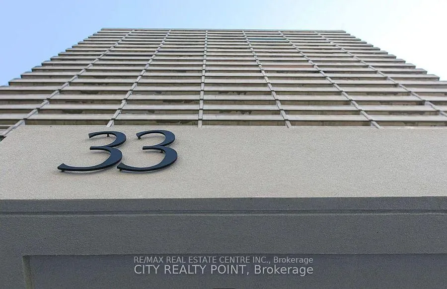 Front of Unit 1710, 33 Isabella St