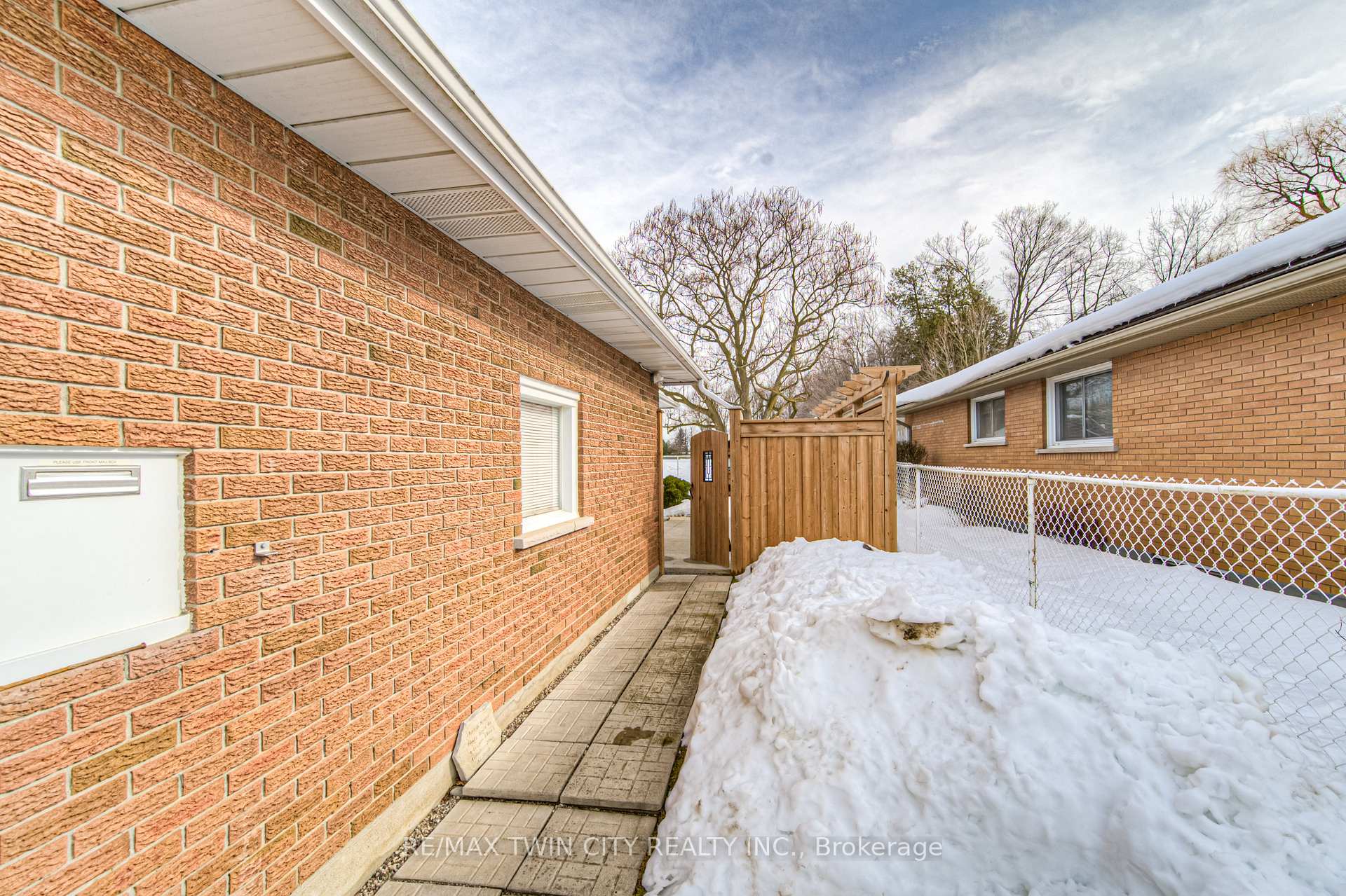 Photo 3 of 642 Glen Forrest Boulevard, Waterloo — HOMEH