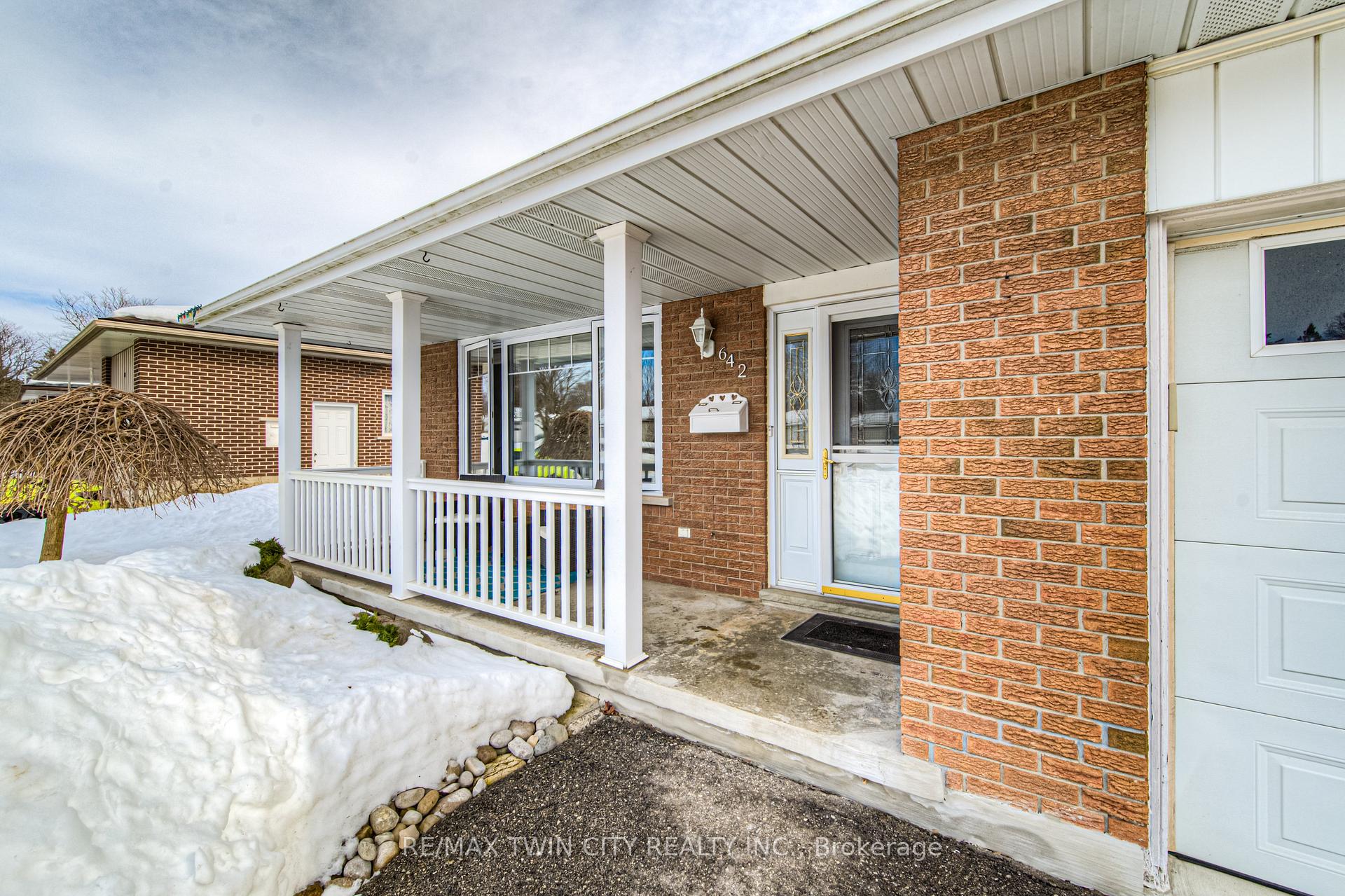 Photo 4 of 642 Glen Forrest Boulevard, Waterloo — HOMEH