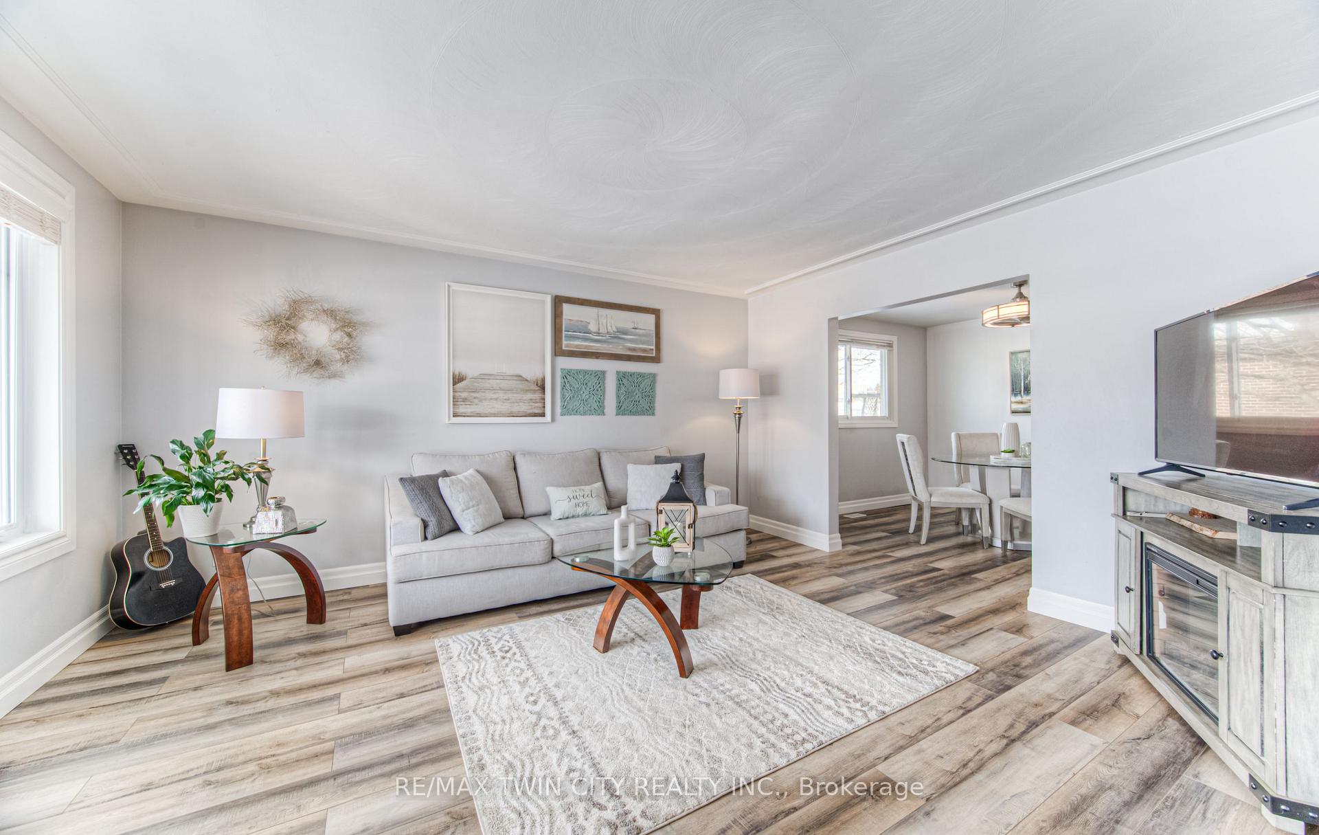 Photo 5 of 642 Glen Forrest Boulevard, Waterloo — HOMEH