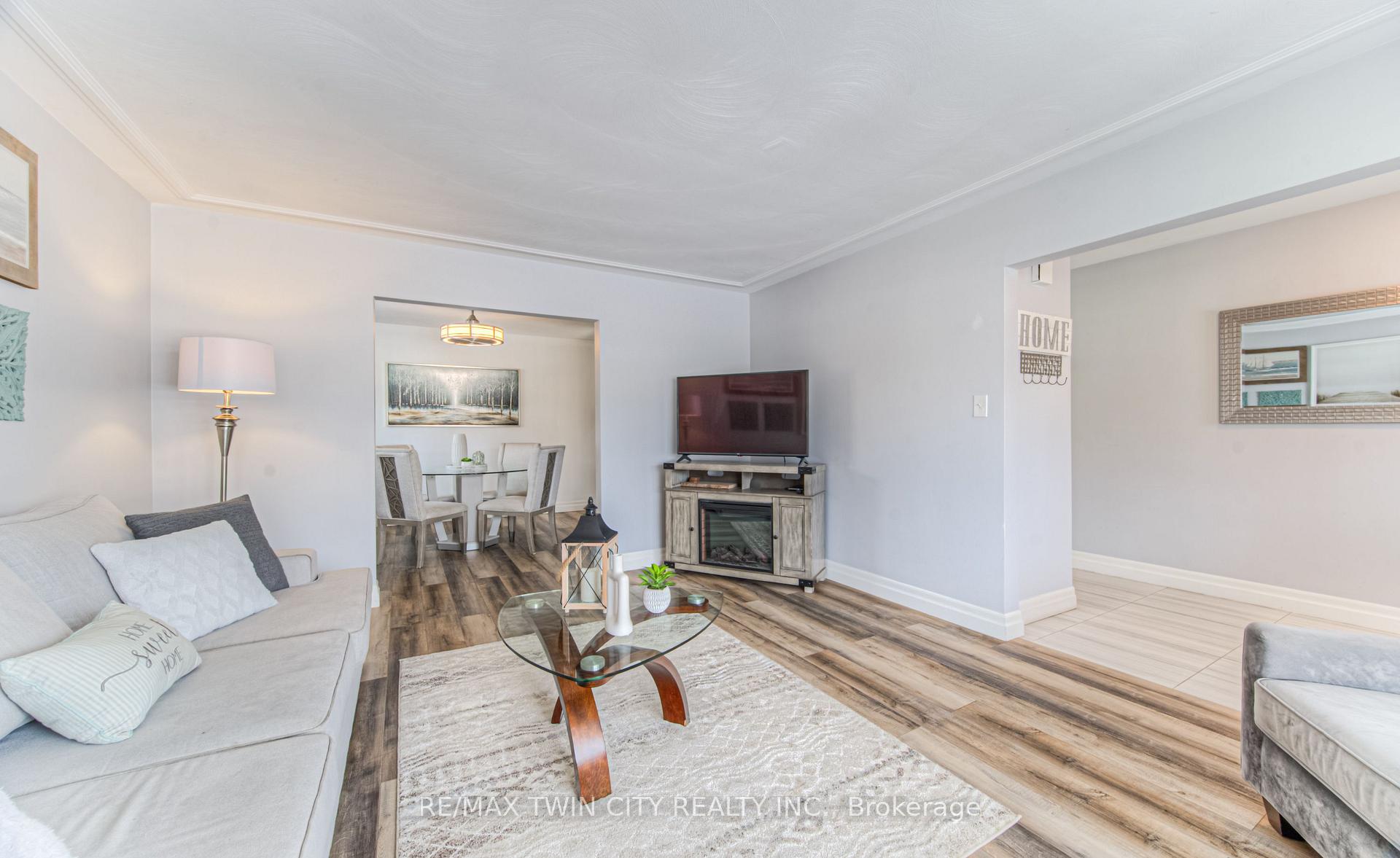 Photo 7 of 642 Glen Forrest Boulevard, Waterloo — HOMEH
