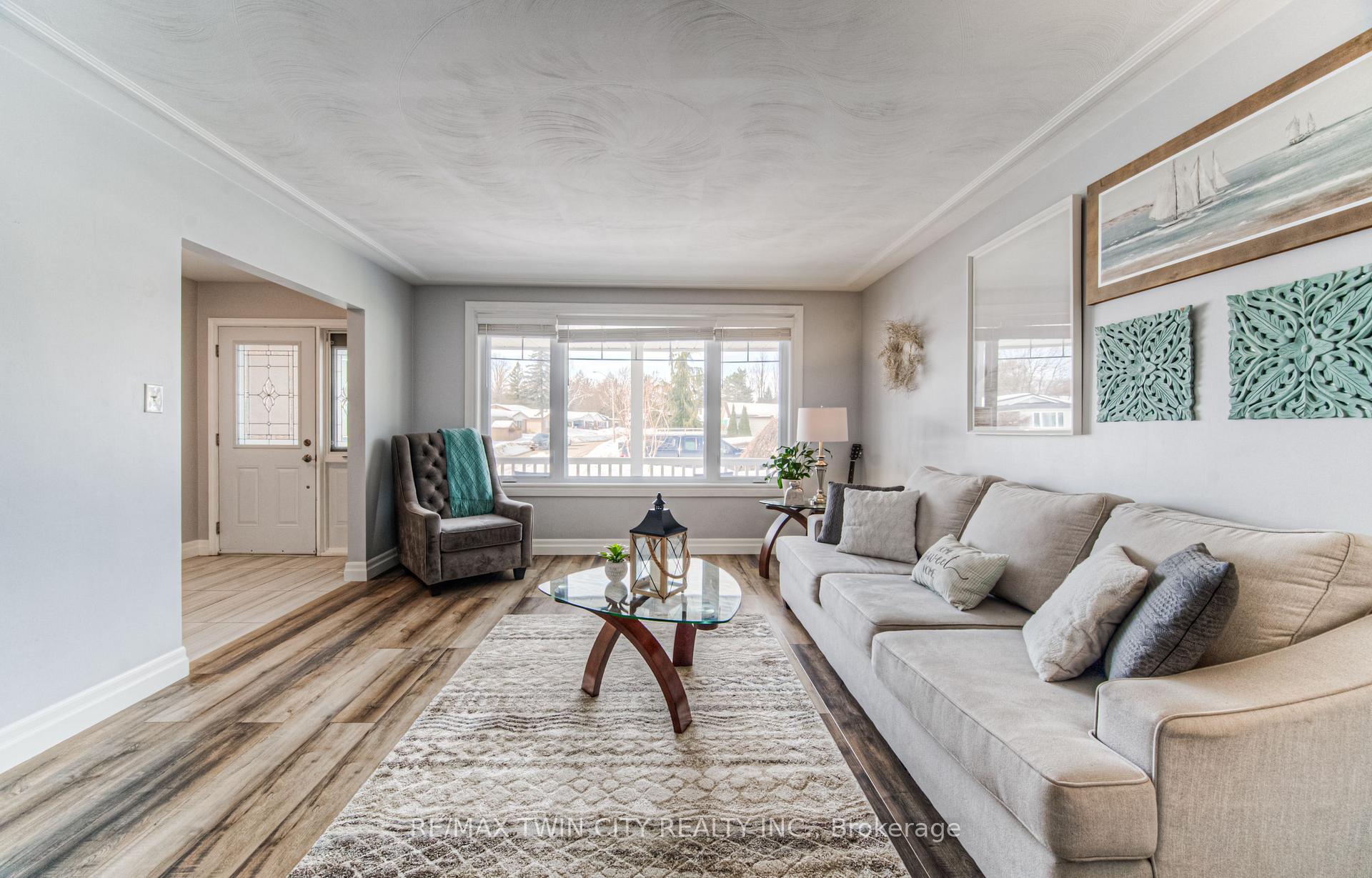 Photo 9 of 642 Glen Forrest Boulevard, Waterloo — HOMEH