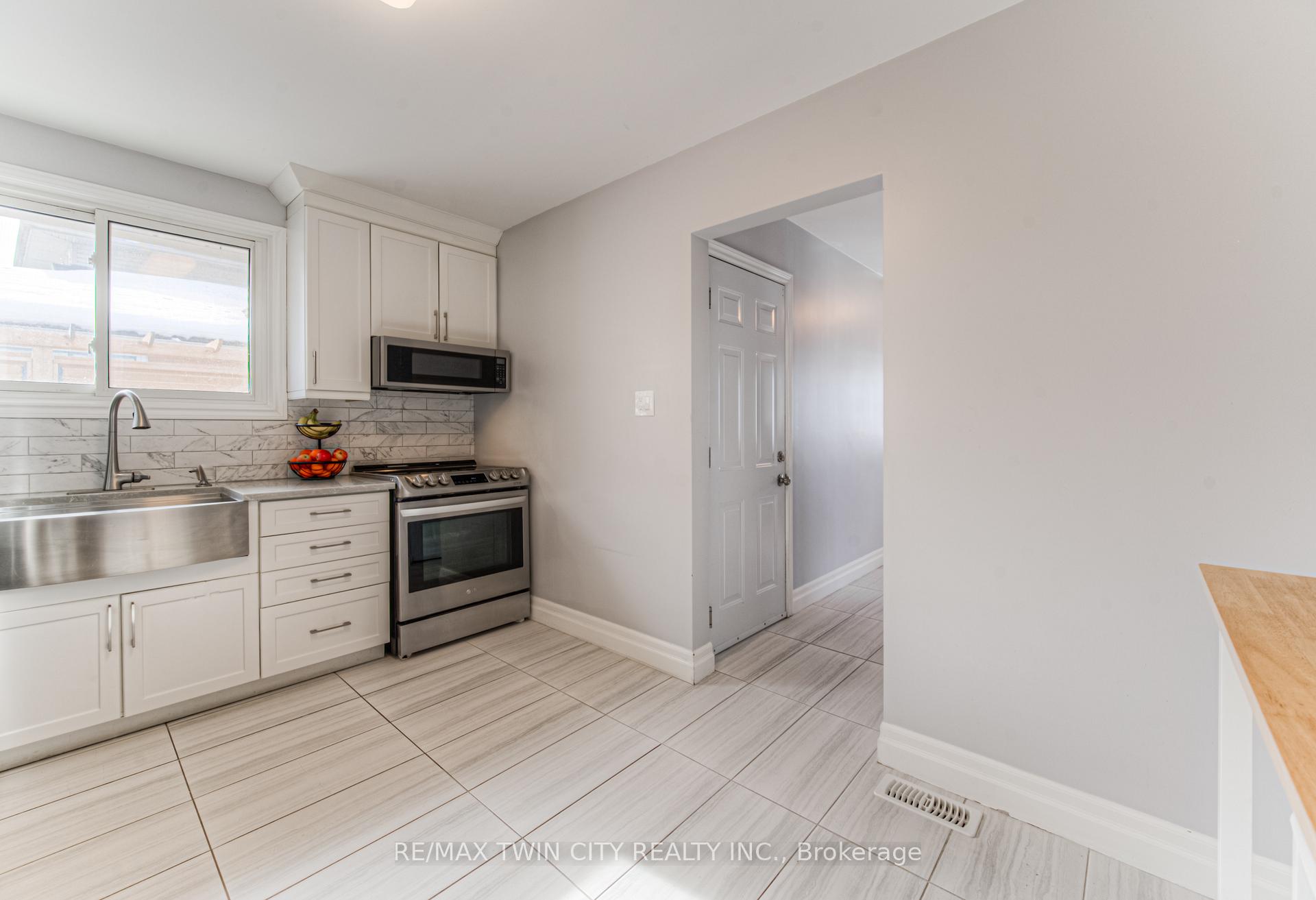 Photo 12 of 642 Glen Forrest Boulevard, Waterloo — HOMEH