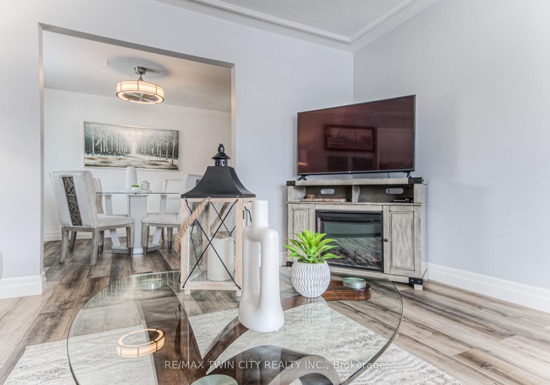Photo 22 of 642 Glen Forrest Boulevard, Waterloo — HOMEH