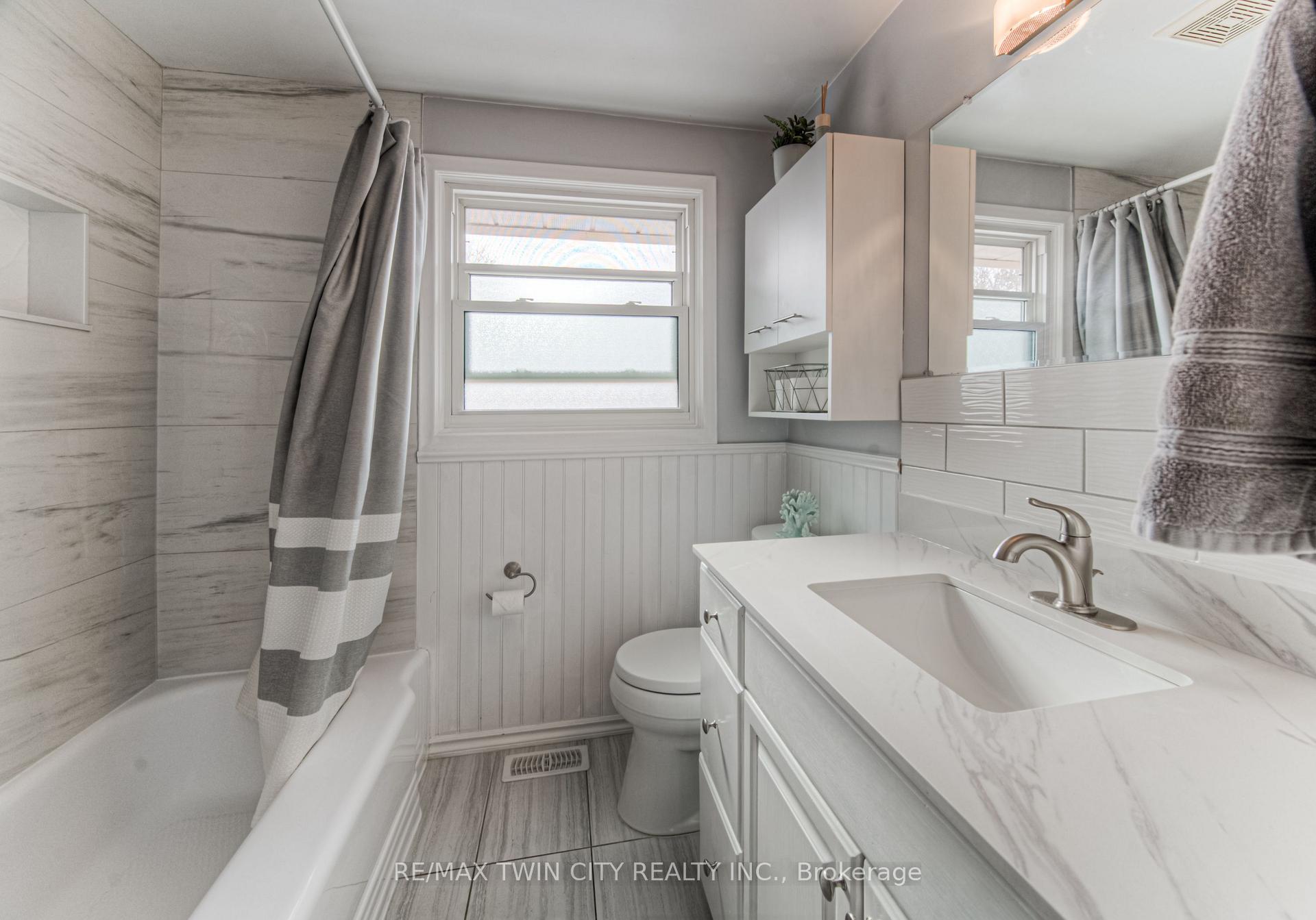 Photo 23 of 642 Glen Forrest Boulevard, Waterloo — HOMEH
