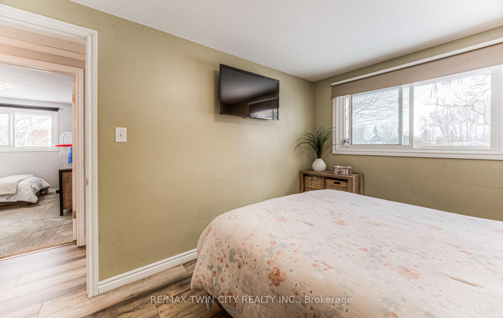 Photo 25 of 642 Glen Forrest Boulevard, Waterloo — HOMEH