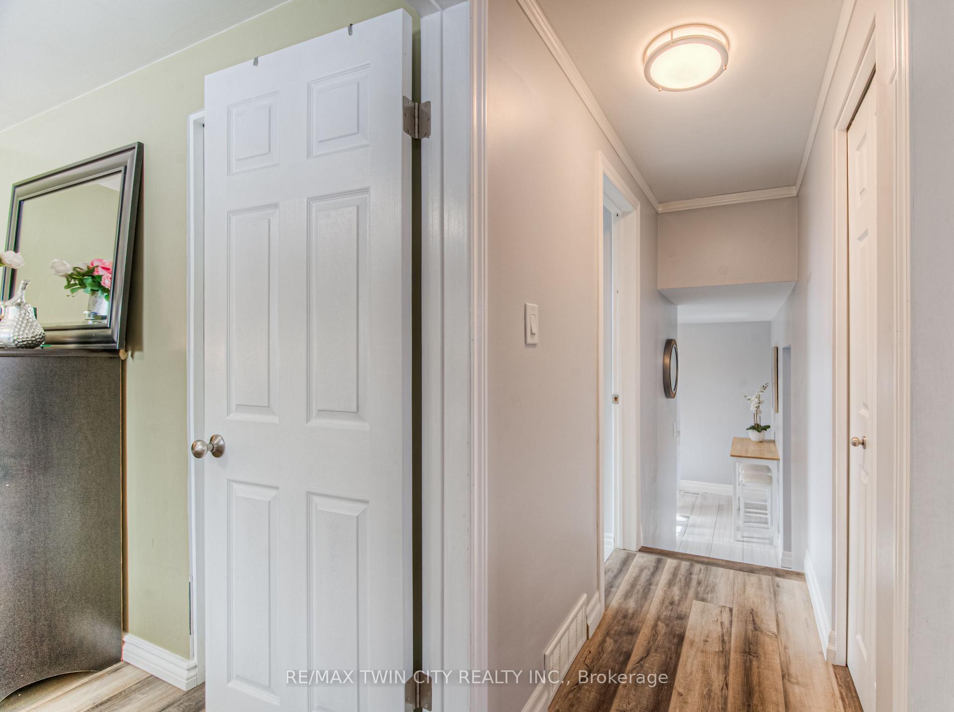 Photo 28 of 642 Glen Forrest Boulevard, Waterloo — HOMEH