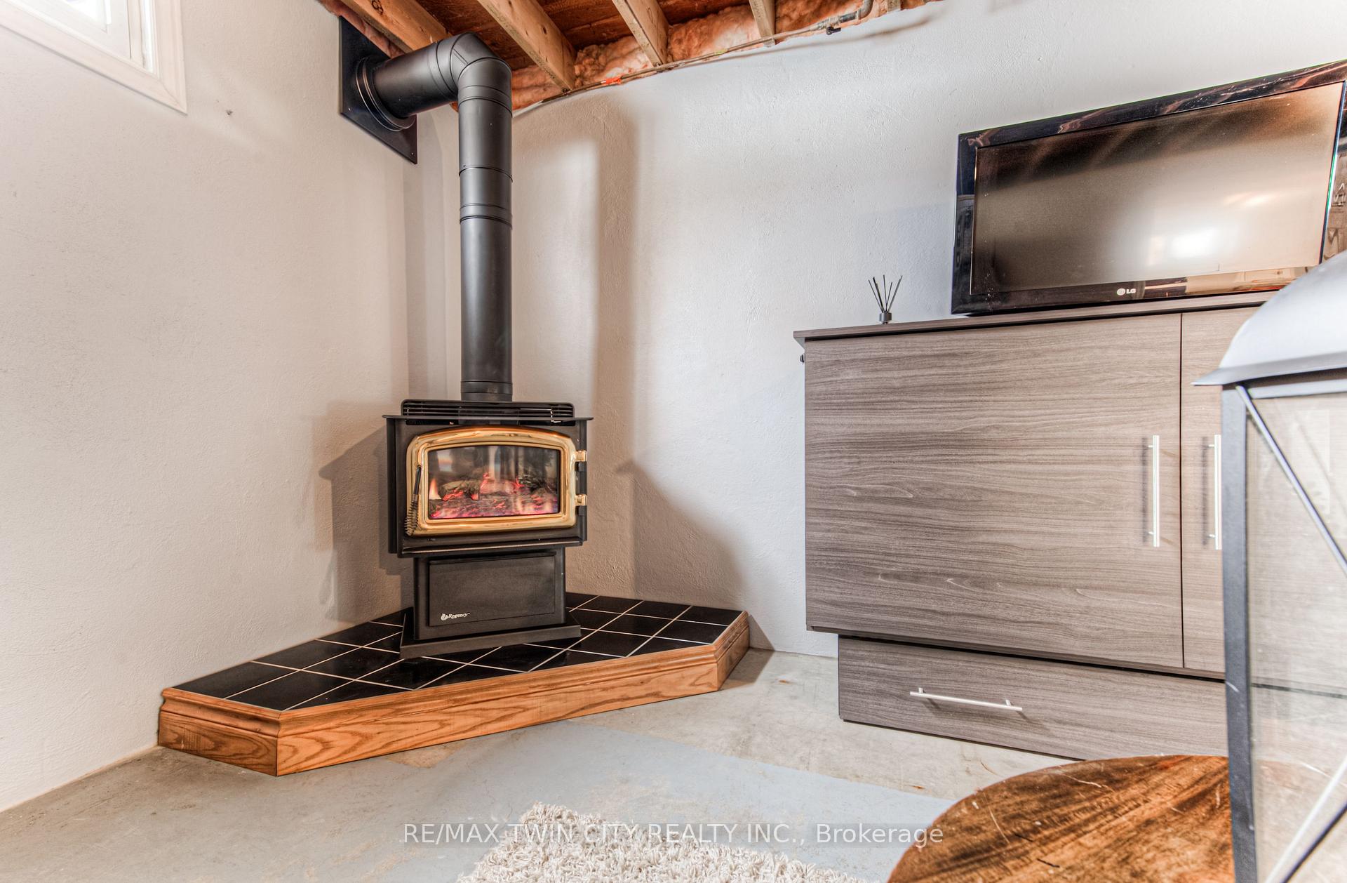 Photo 36 of 642 Glen Forrest Boulevard, Waterloo — HOMEH