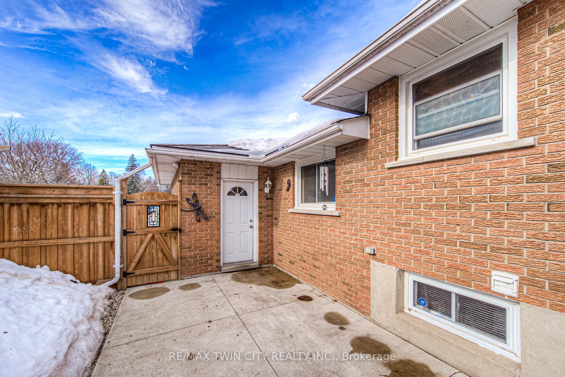 Photo 37 of 642 Glen Forrest Boulevard, Waterloo — HOMEH