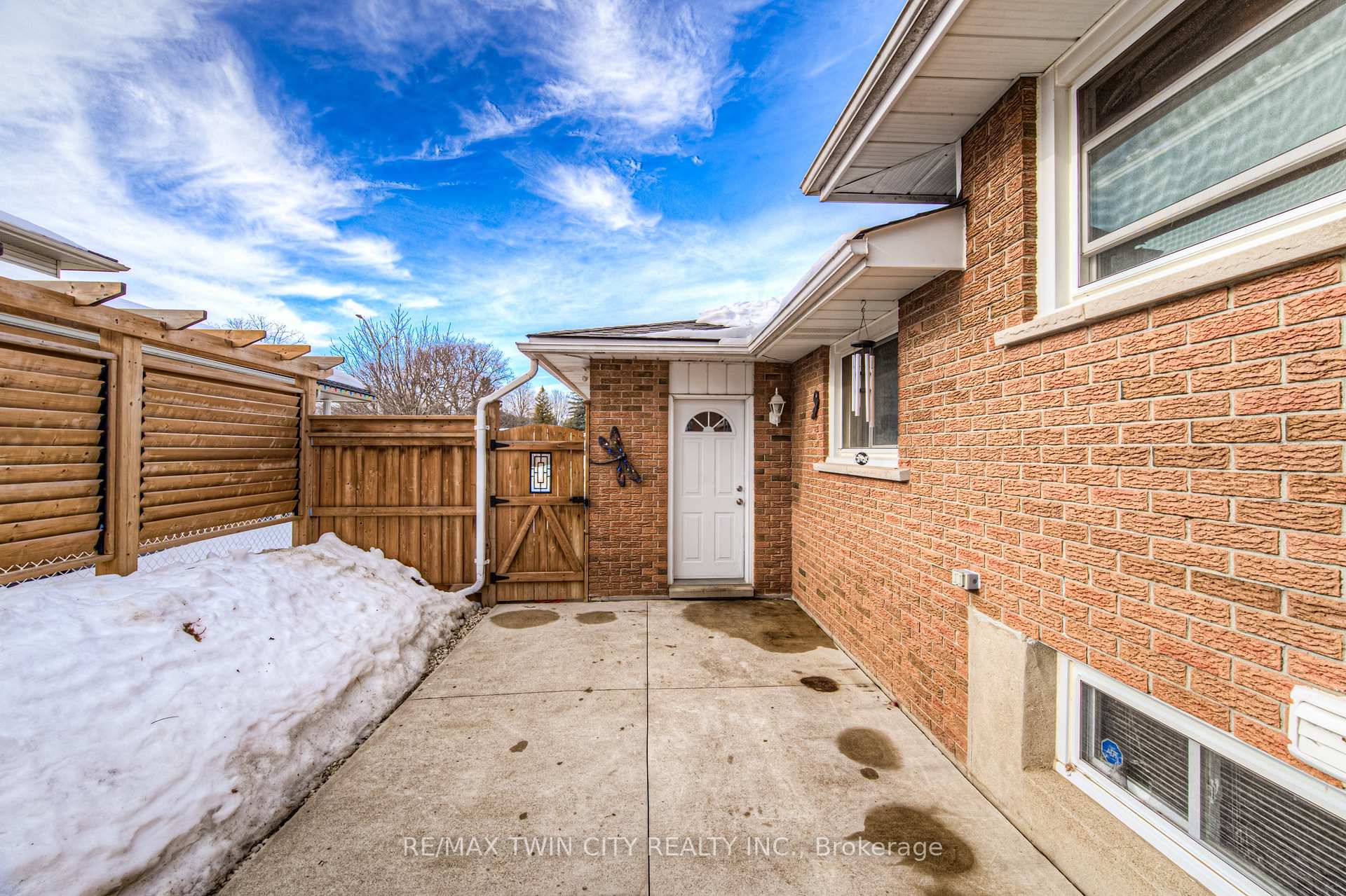 Photo 38 of 642 Glen Forrest Boulevard, Waterloo — HOMEH