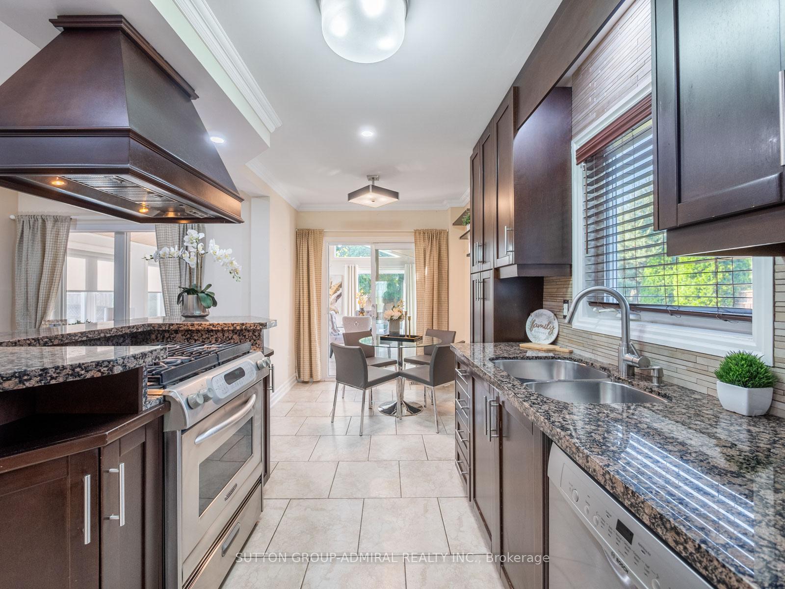 Photo 5 of 298 Sonoma Boulevard, Vaughan, Sonoma Heights — HOMEH
