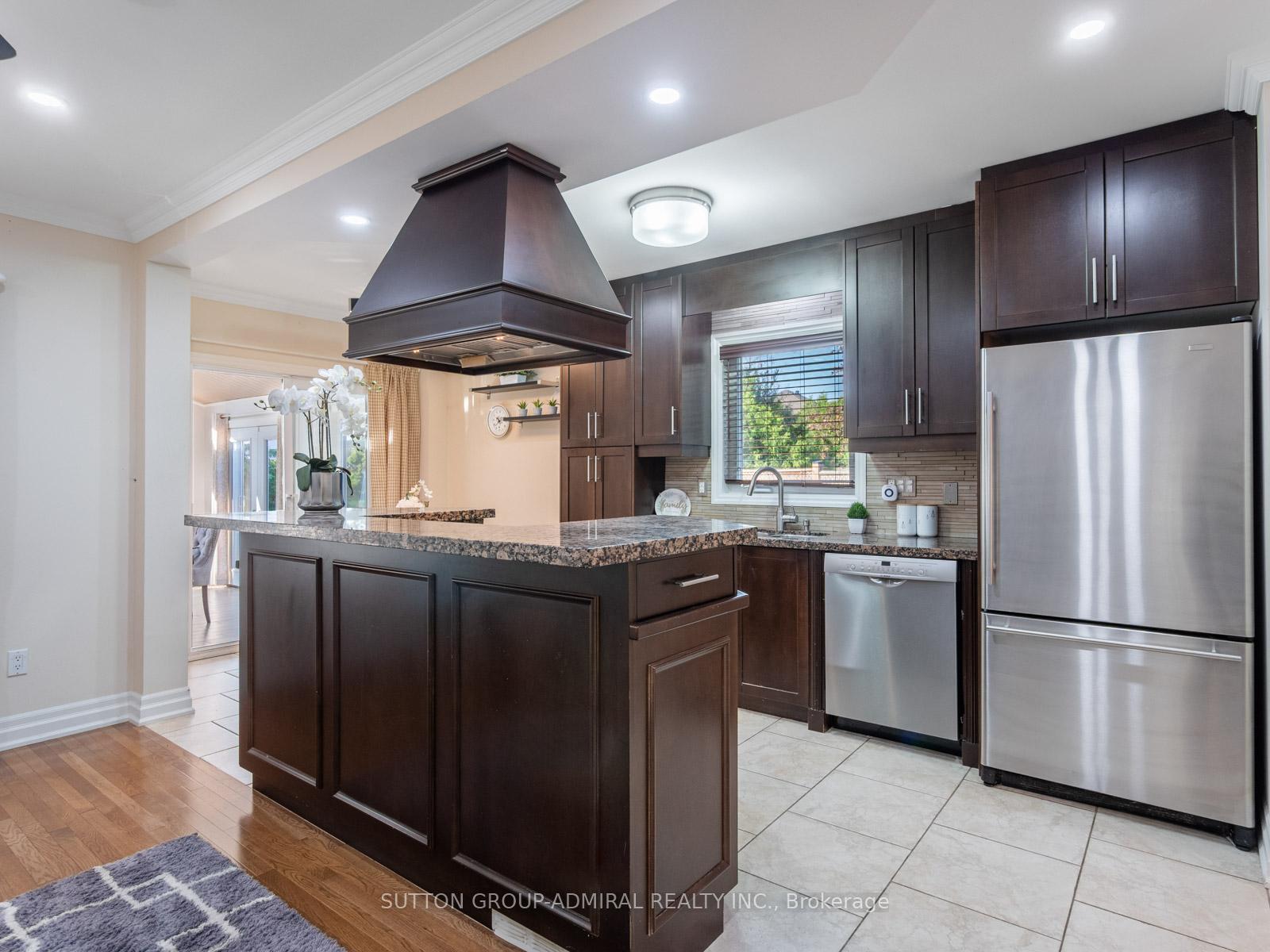 Photo 6 of 298 Sonoma Boulevard, Vaughan, Sonoma Heights — HOMEH