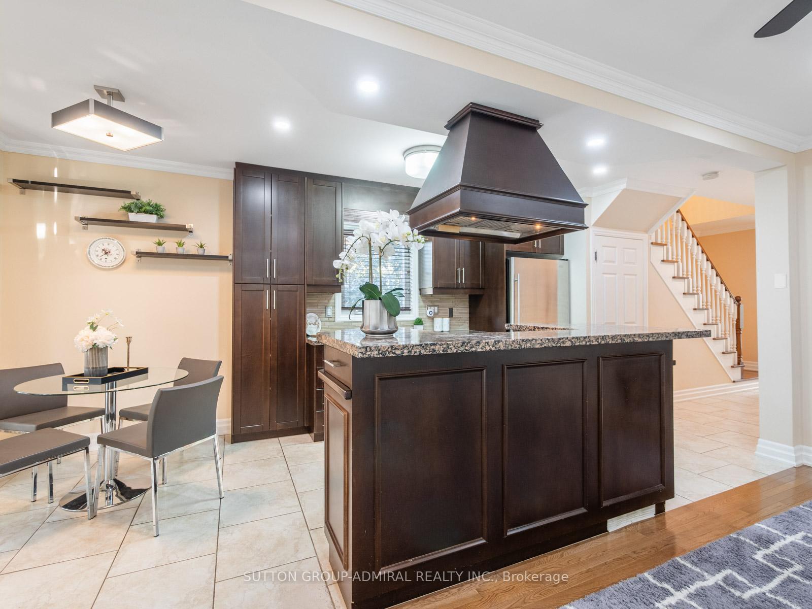 Photo 7 of 298 Sonoma Boulevard, Vaughan, Sonoma Heights — HOMEH