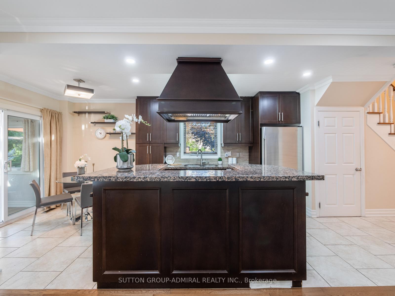 Photo 8 of 298 Sonoma Boulevard, Vaughan, Sonoma Heights — HOMEH