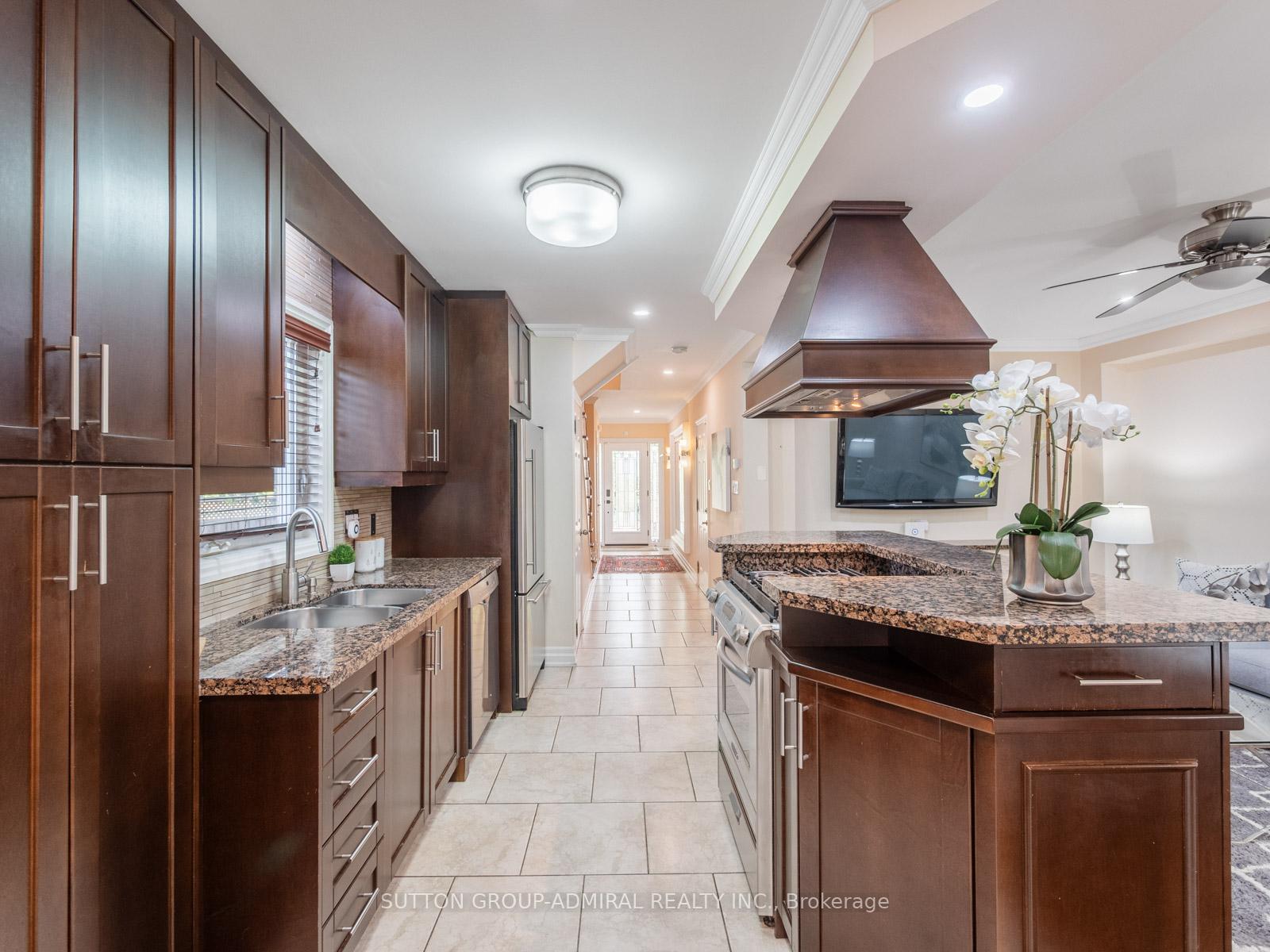 Photo 9 of 298 Sonoma Boulevard, Vaughan, Sonoma Heights — HOMEH