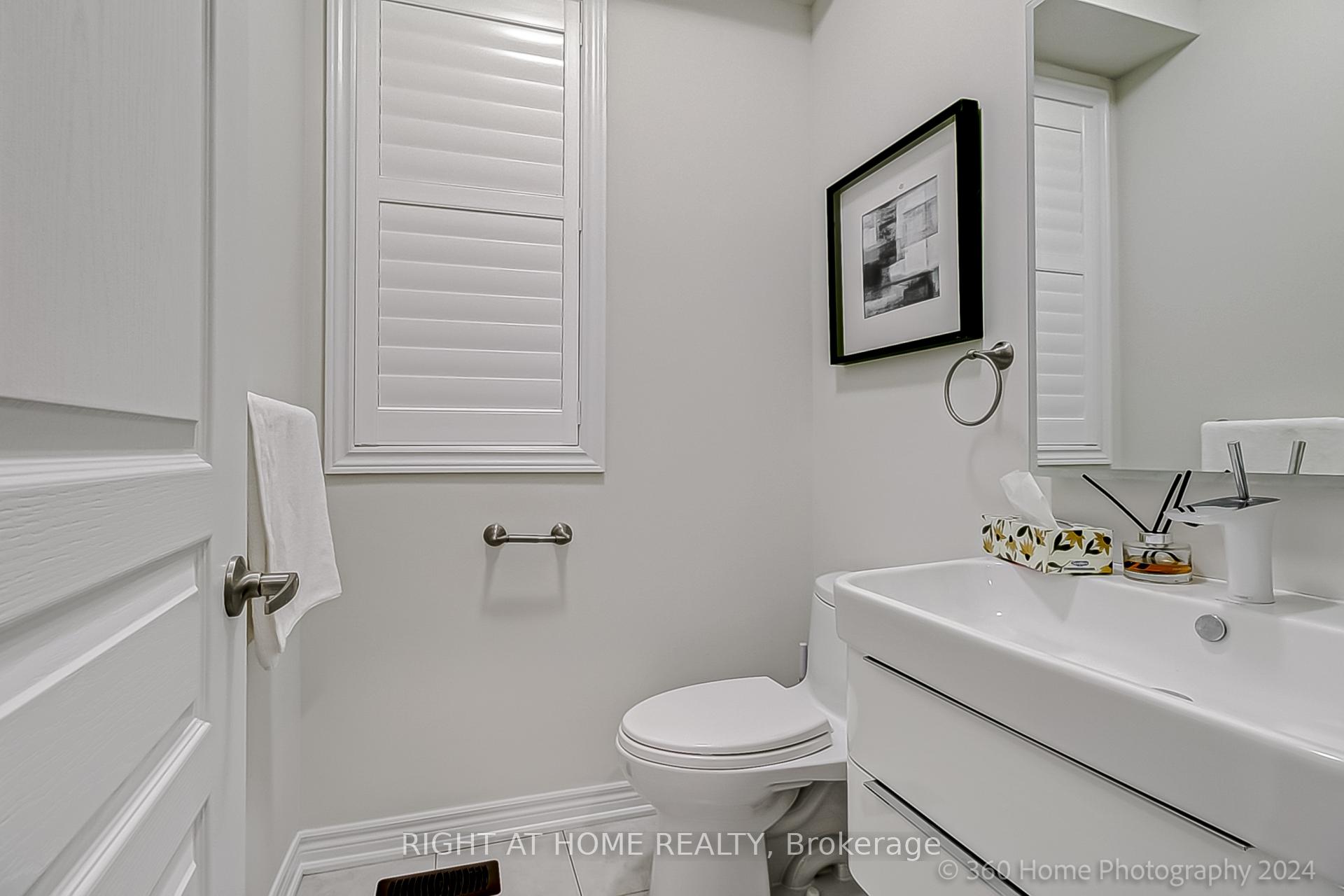 Photo 4 of 102 Wilfred Murison Avenue, Markham, Berczy — HOMEH