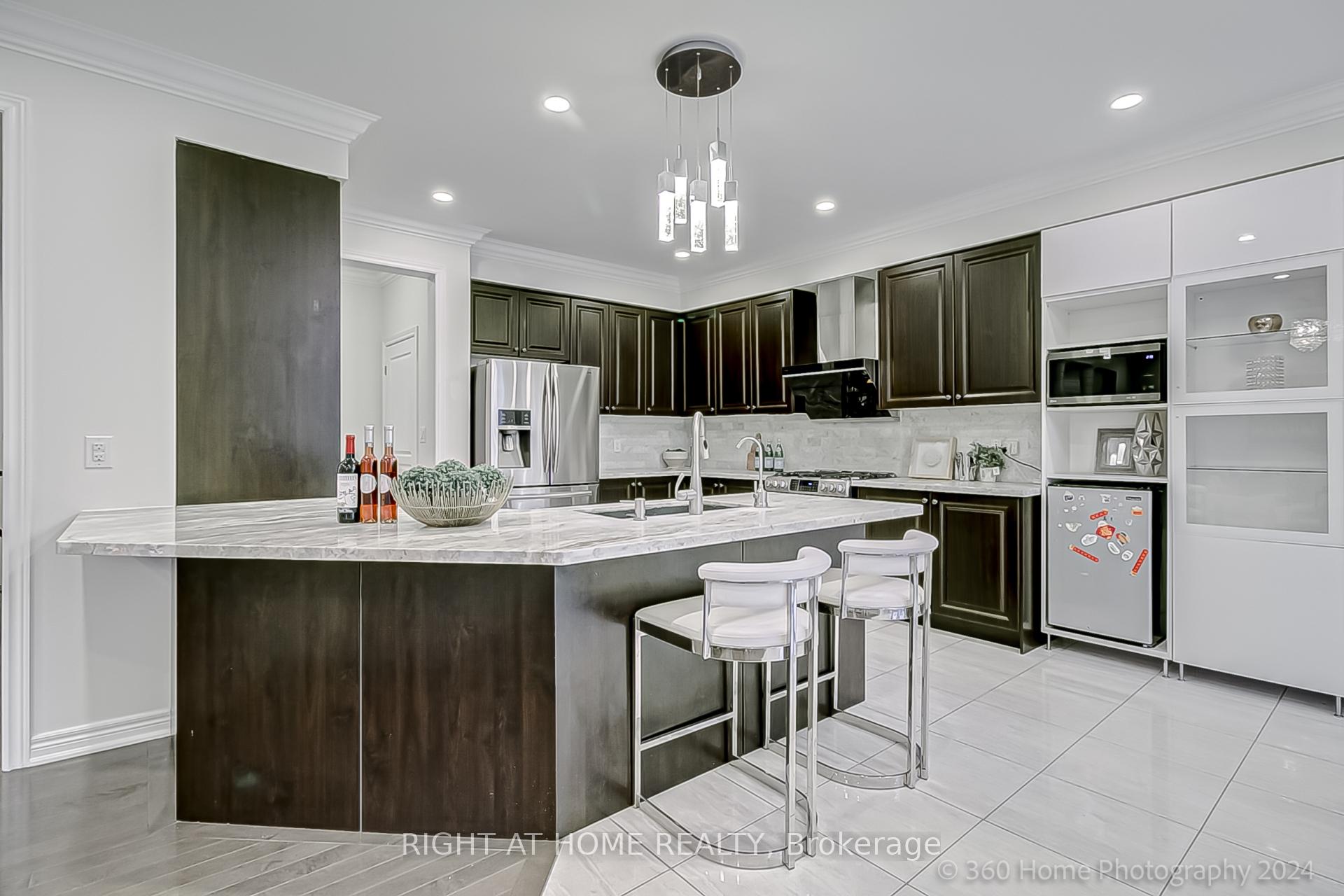 Photo 11 of 102 Wilfred Murison Avenue, Markham, Berczy — HOMEH