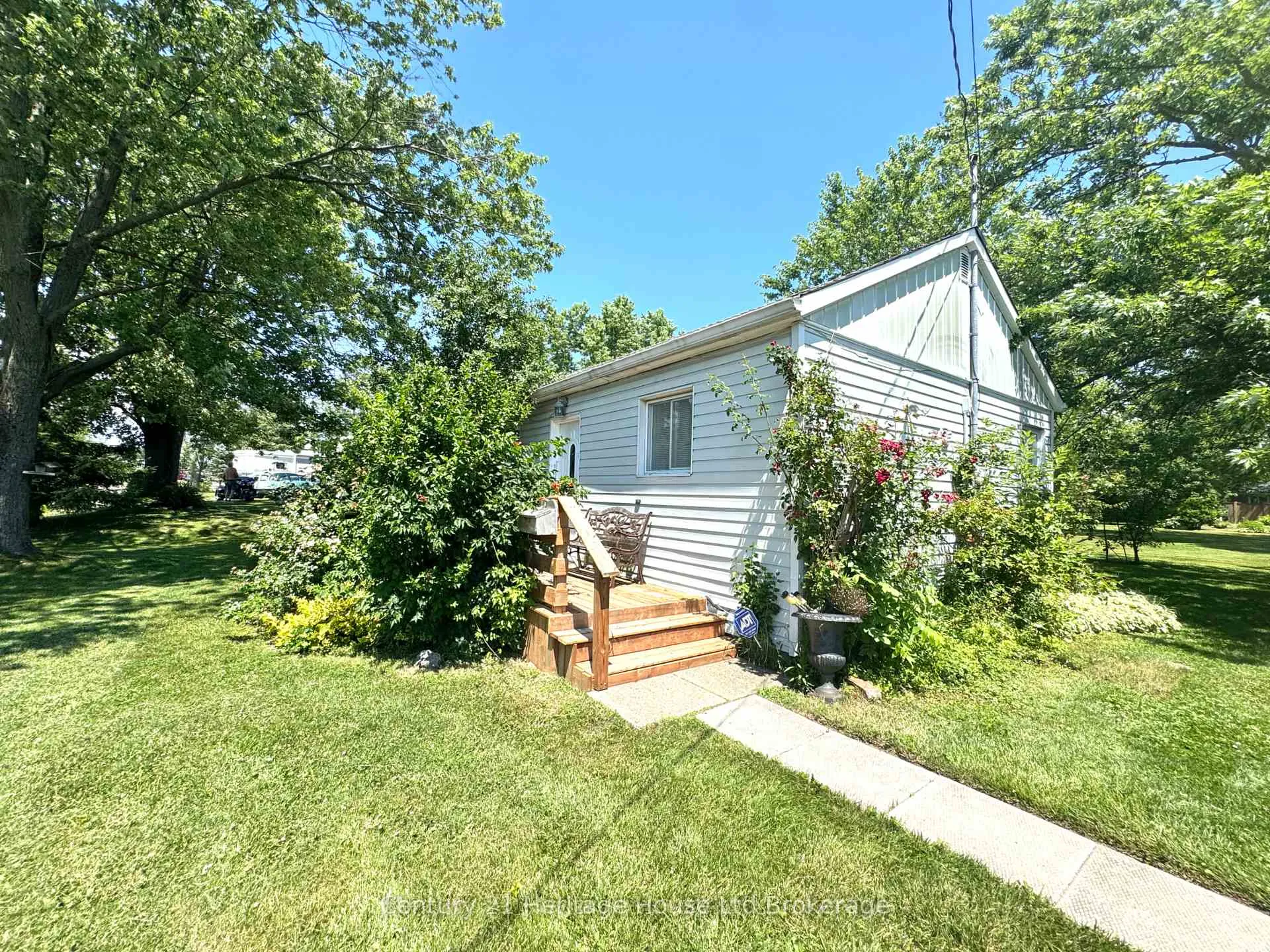 Photo 1 of 369 Riverside Drive, Welland, Broadway — HOMEH
