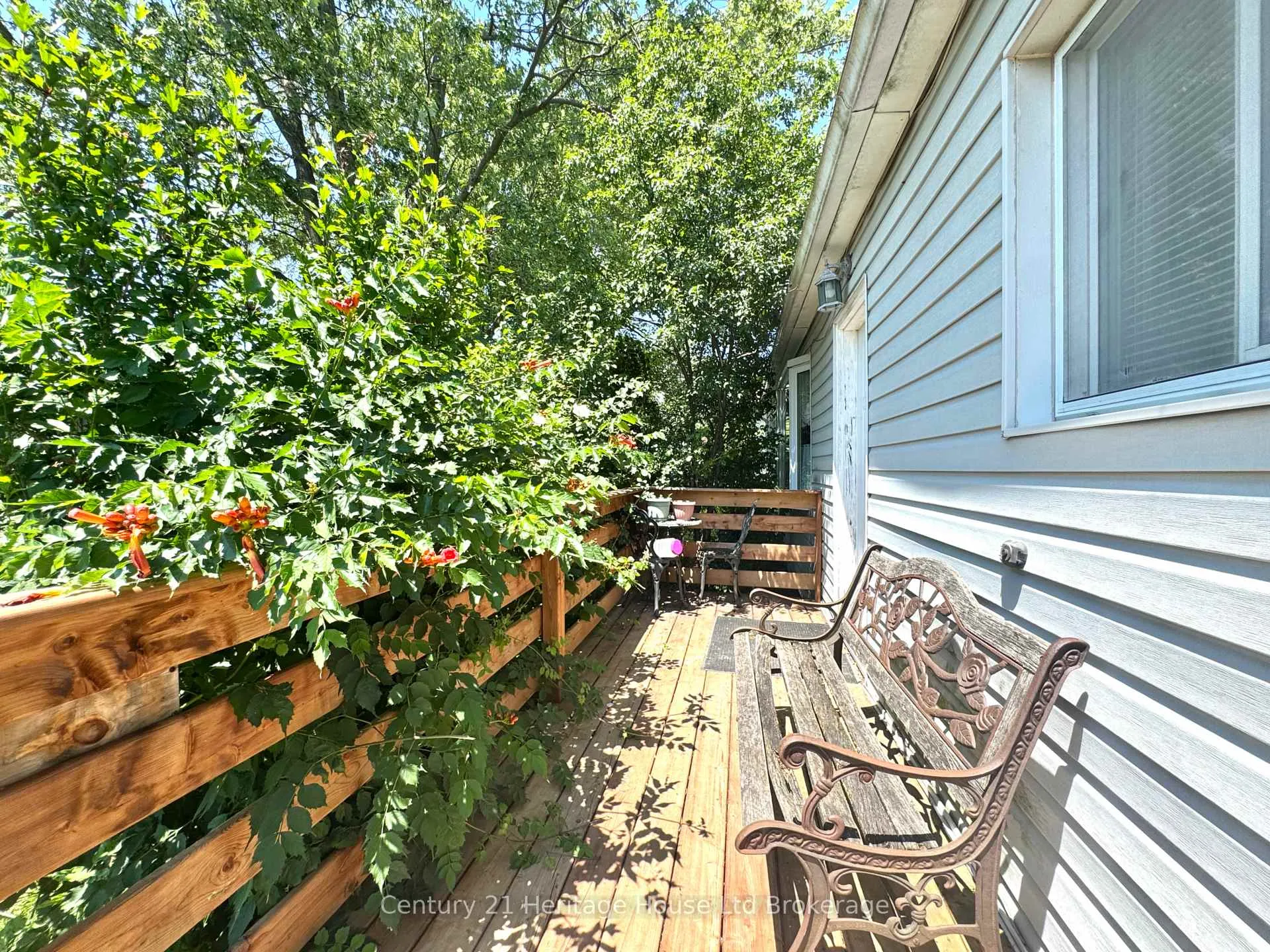 Photo 2 of 369 Riverside Drive, Welland, Broadway — HOMEH