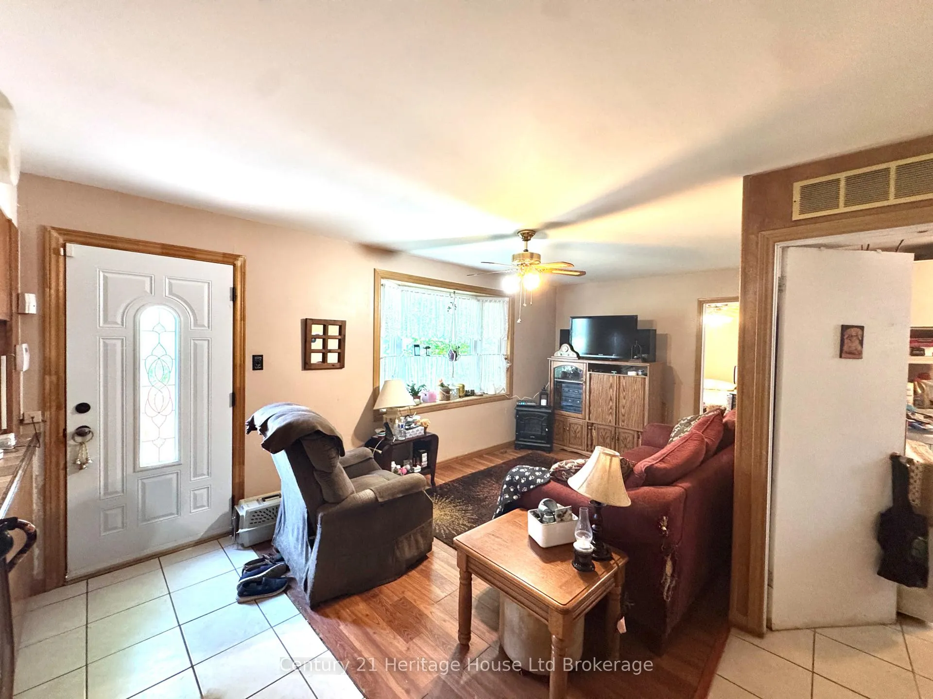 Photo 4 of 369 Riverside Drive, Welland, Broadway — HOMEH