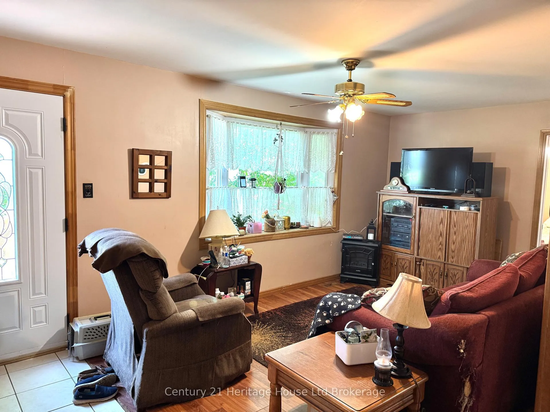 Photo 5 of 369 Riverside Drive, Welland, Broadway — HOMEH