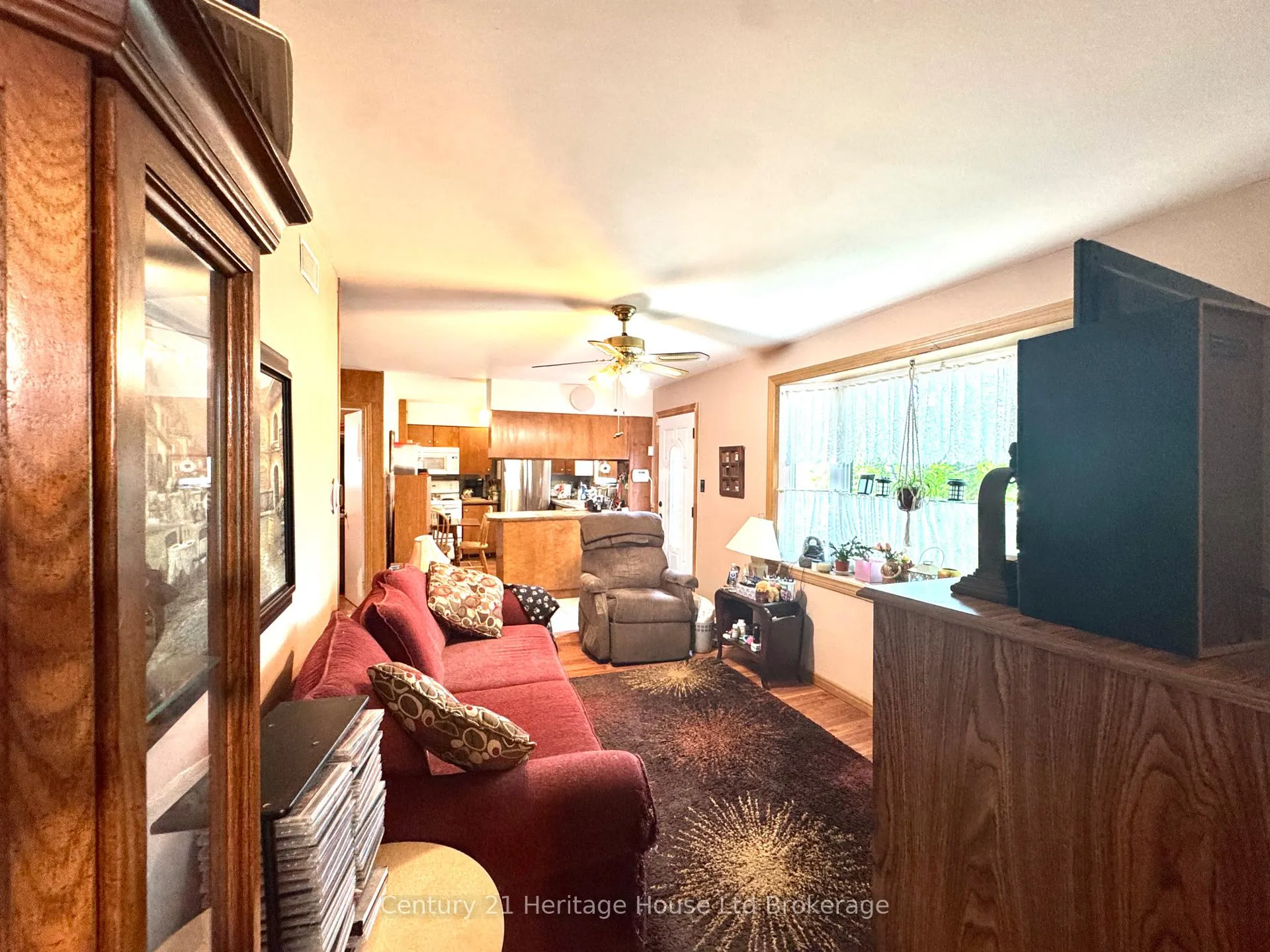 Photo 6 of 369 Riverside Drive, Welland, Broadway — HOMEH