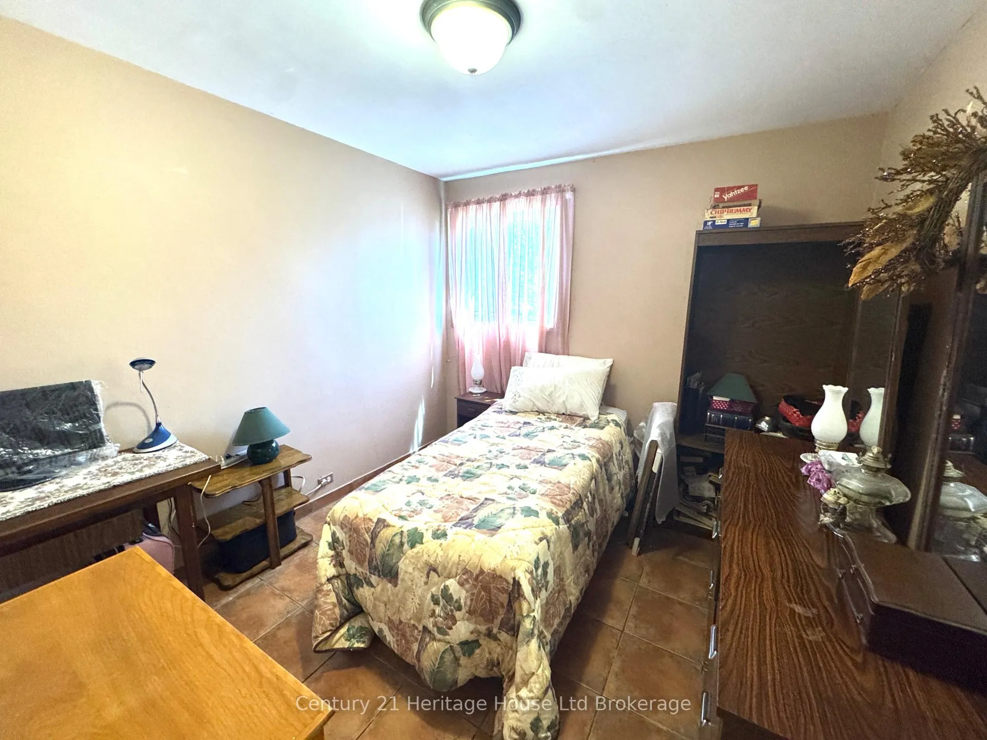 Photo 12 of 369 Riverside Drive, Welland, Broadway — HOMEH